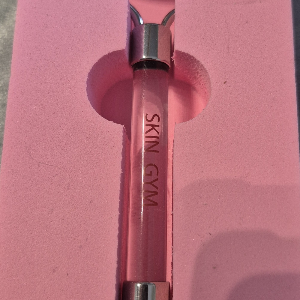 Pink Facial Roller – Cooling Pink Face Tool